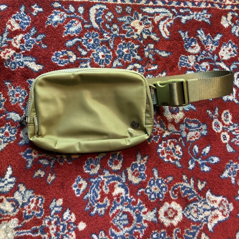 Lululemon Women’s Green Everywhere Belt Bag New Fanny Pack 8”x5” NWOT